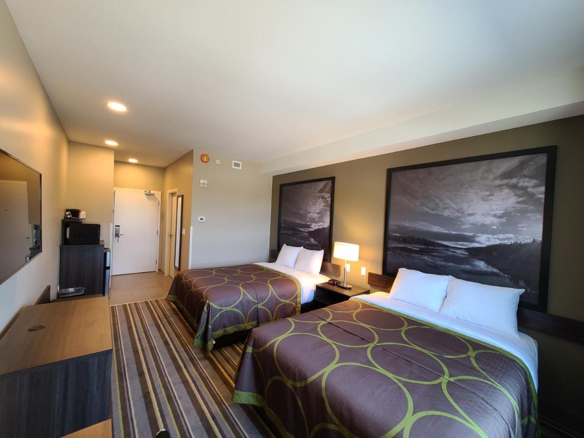 Super 8 By Wyndham Hotel Thompson